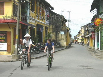 Balade à vélo dans le quartier ancien Hoian