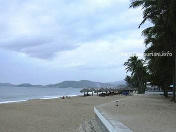 La plage Nhatrang à l'aube